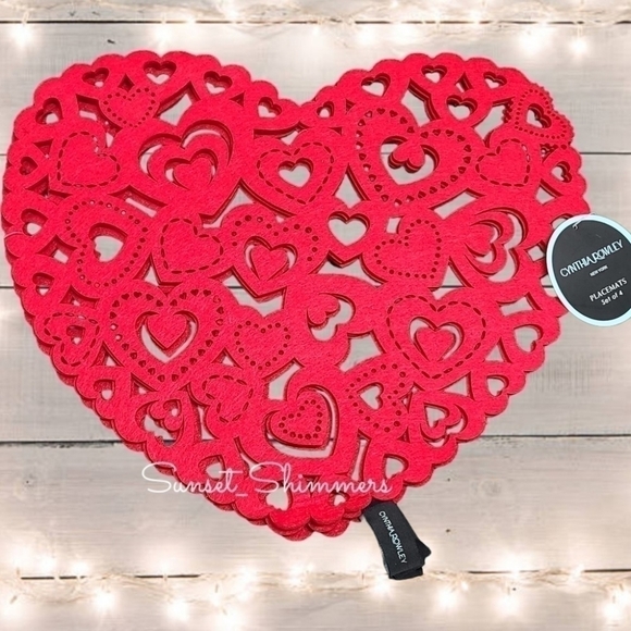 4PC Set Cynthia Rowley Valentine Cut out Heart Shaped Placemat Chargers New - Picture 6 of 6